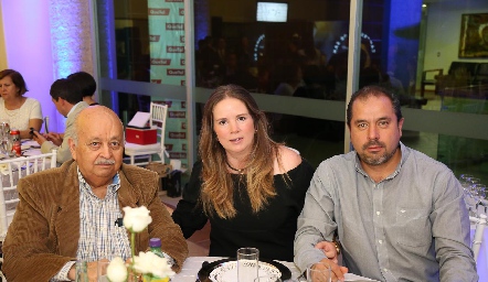  Fernando Herrera, Rosalinda Hernández y Javier Herrera.