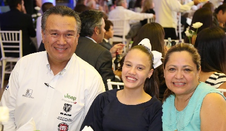  Juan Carlos Ibarra, Anastasia y Rosy Salas.