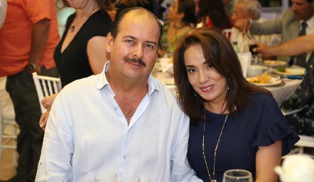 Carlos y Lorena Sánchez .