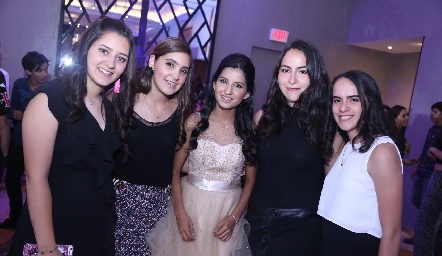  Pau con sus amigos.