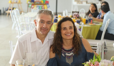  Manolo Abud y Verónica Alcalde.
