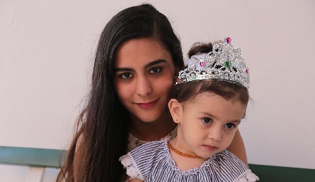  Paola Coello y Celina Meade.