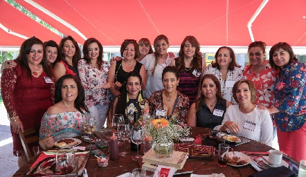  Martha Gabriela, Isabel, Bety, María Esther, Paty, Carmelita, Claudia, Laura, Claudia, Marisela, Adriana, Ana, Mercedes, Ana Luisa, Sofía y Bety.