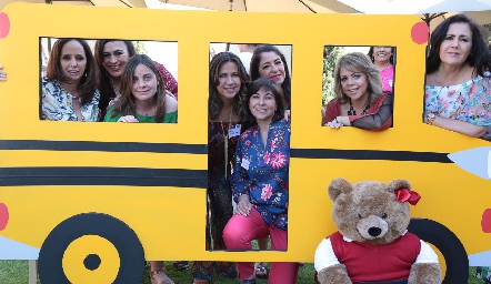  Marisa Meade, Martha Gabriela Rodríguez, Jose Gutiérrez, Laura Monjarás, Adriana Alcalde, Tita Pedroza, Rocío Covarrubias y Ana Fonte.