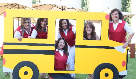 Claudia, Chela, Bety, Mago, Laura y Vicky.