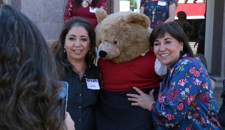  Sofía Carrillo y Adriana Alcalde.