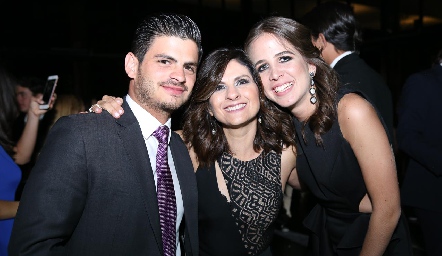  Oscar Cabrera, Lucía Escobedo y Montse Anaya.