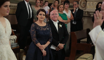  Los papas de Daniela Verónica Hernández y Ernesto Martínez.