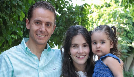  José Alberto Torres y Maricarmen Meade con su hija Fer.