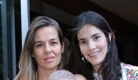  Marcela Torres, Santiago Zamanillo y Maricarmen Meade.