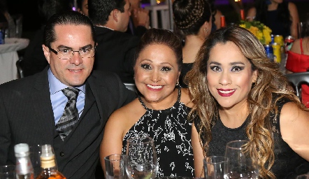  Alejandro Leija, Nancy Rodríguez y Mayra Egure.