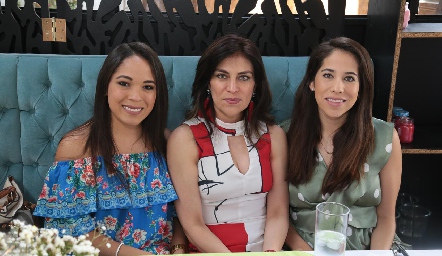 Andrea Moreno, Mónica Cloutier y Ana Emilia Torre.