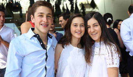  Andrés Serrano, Ofelia Fernández y Carlota.