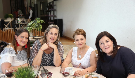  Andrea Fernández, Yoli González, Paz Gutiérrez y Paz Fernández.