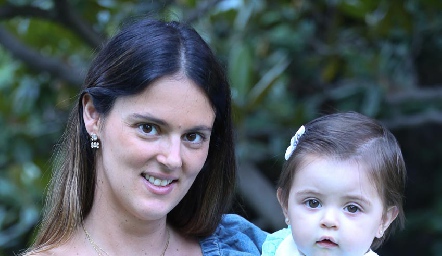  Melissa Ruiz con su hija Lola.
