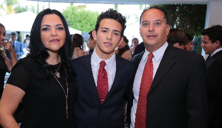  Gabriela Betancourt y Juan Carlos y Juan Carlos Isordia.