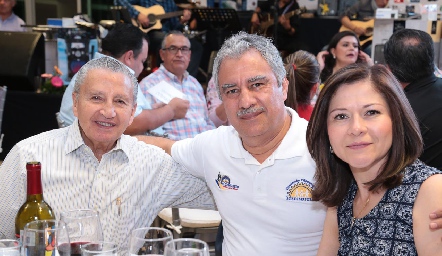 Juan Reyes, Ramiro Garza e Isela Rodríguez.