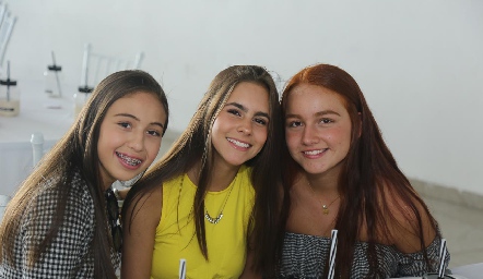  Renata Flores, Isa Tecea y Nuria Naranjo.