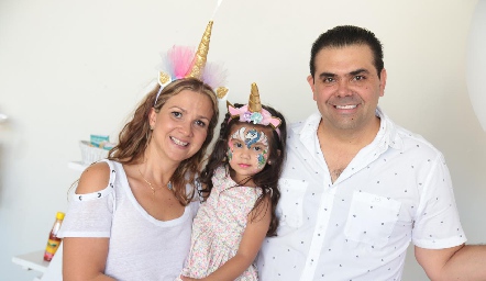  Aurora Irigoyen, María José y Miguel Compean.