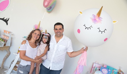  Aurora Irigoyen, María José y Miguel Compean.