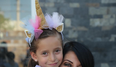  Isabella y Zayra Ríos.