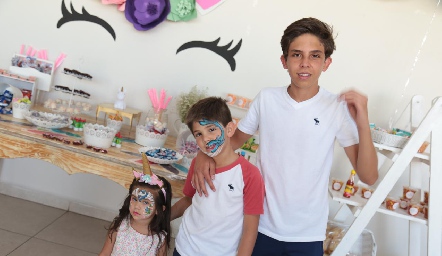  María José, José Miguel y Santi Compean.