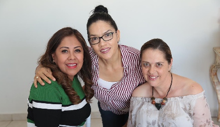 Fabiola Flores, Angélica Arroyo y Claudia de los Santos.