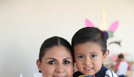  Erika Mendoza y Mateo.
