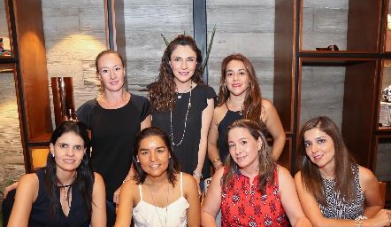  Ale Dip con sus mejores amigas.