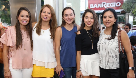  Adriana Rodríguez, Valeria Rocha, María José Ramírez, Luisa Rocha y Liz Ramírez.