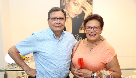  David García y Guadalupe Morales.