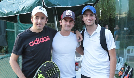  Carlos de la Peña, José Pablo Andrés y Santiago Gómez.