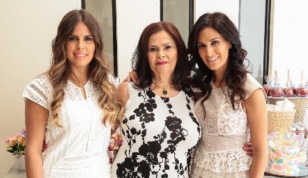  Marisa Rojas con su hijas, Itzel  y Yara Nagore.