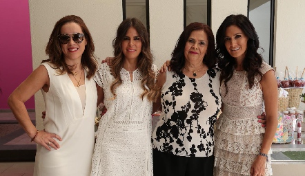  Elba González, Itzel Nagore, Marisa Rojas y Yara Nagore.