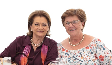  Ofelia Macías y Elvira Oro.