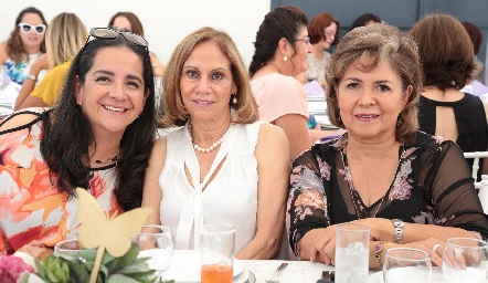  Isela Pérez, Silvia García y Lucina Martínez.
