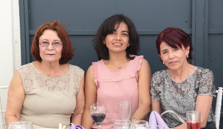  María Gordillo, Yolanda Solares y Laura González.