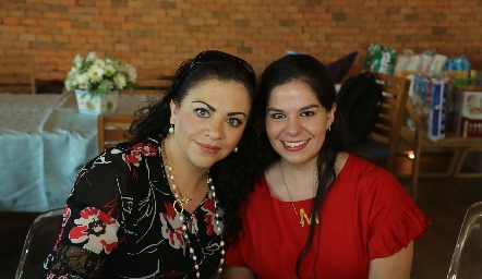  Mónica Carbajal y Montse Romero.