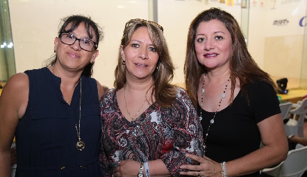  Claudia Ramírez, Paula Vega y Eduviges González.