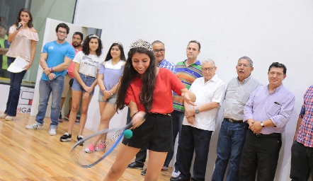  Sofía Esparza, reina de Lomas Racquet Club.
