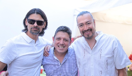  Adrián Hernández, Eduardo Guevara y Bob Leyva.