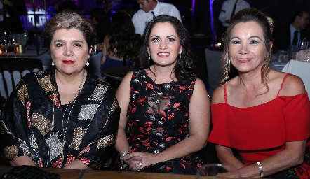  Claudia Robles, Claudia Ávila y Rocío de Manzanilla.
