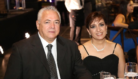  Javier Villegas y Claudia de Villegas.