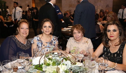  Solange, Selene Covarrubias, Graciela Pedroza y Adriana Covarrubias.