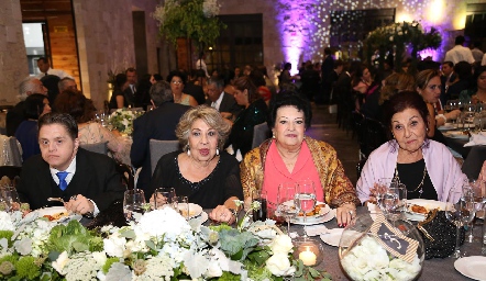  Carlos Serna, Martha, Esperanza y Mela Hernández.