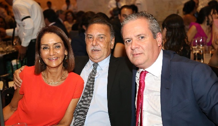  Patricia, Roberto y Antonio Cano .