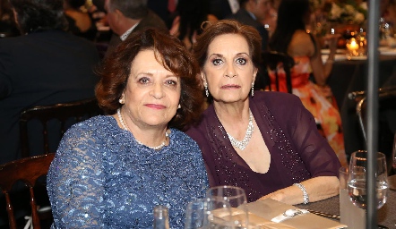  Pilar Juárez y Araceli Gómez.