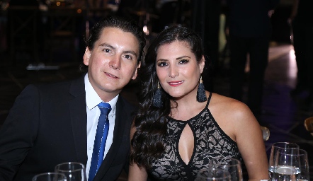  César Manzanilla y Mayrena Martínez.