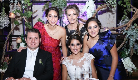  Araceli Cano Sofía, Paola y Valentina y su yerno Nacho Puente.