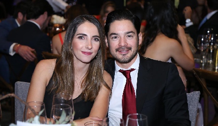 Mariana Alcalá y Miguel Torres.